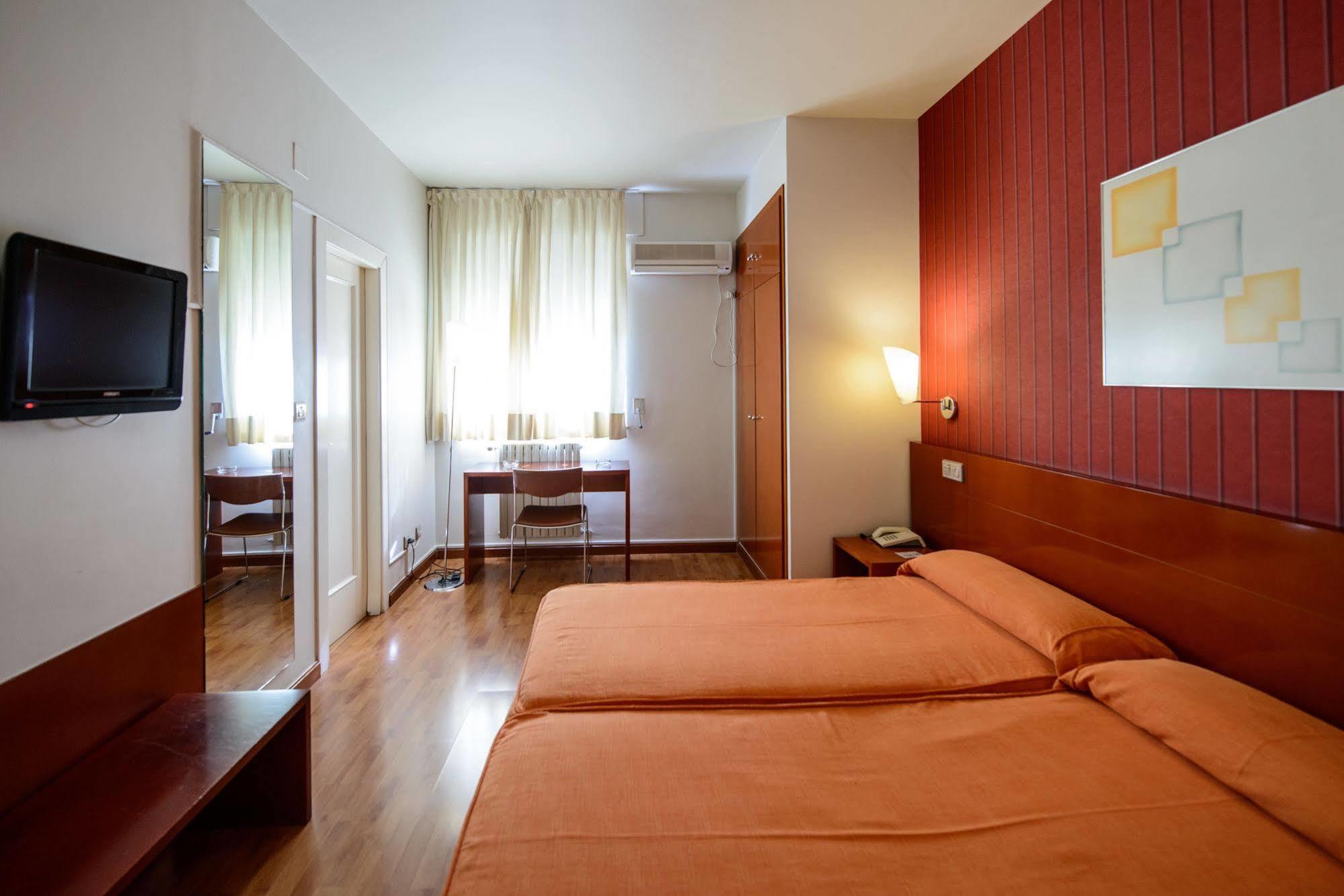Hotel El Paso Honroso Hospital de Órbigo Buitenkant foto