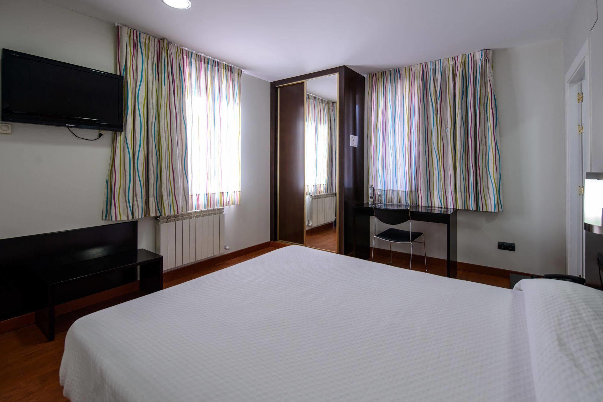 Hotel El Paso Honroso Hospital de Órbigo Buitenkant foto